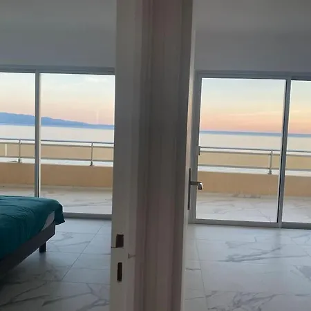 Superbe Avec Vue Mer Exceptionnelle - Refait A Neuf ! *